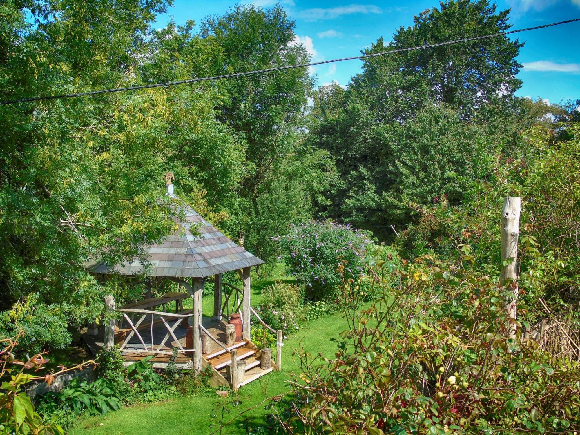 Ceridwen Glamping, Double Decker Bus And Yurts Hotel Llandysul Exterior photo
